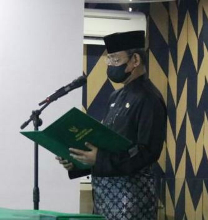 Selang beberapa jam melantik 13 pejabat eselon II di lingkungan Pemko Medan, Walikota Medan, Bobby Afif Nasution melantik 383 pejabat administrasi. Pelantikan ini dipimpin Sekda Kota Medan, Wiriya Alrahman, Jumat (31/12/2021).