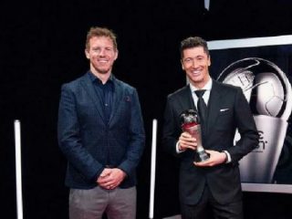 Penyerang Bayern Munchen dan timnas Polandia, Robert Lewandowski, dinobatkan sebagai Pemain Terbaik FIFA 2021 dalam acara "The Best FIFA Award".