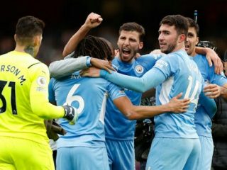 Manchester City meraih kemenangan perdana di 2022 usai menaklukkan Arsenal 2-1 di Emirates Stadium, Sabtu (1/1/2022).