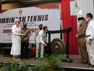 Dalam rangkaian acara Rakorda, DPD Gerindra Sumut gelar diskusi Sumatera Utara Outlook 2022 membahas isu tentang ekonomi di Hotel Santika Dyandra Medan, Senin (20/12/2021).