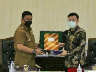 Anggota DPRD Medan telah menetapkan 10 peraturan daerah dari total 28 ranperda Kota Medan yang masuk sepanjang 2021. Penetapan tersebut telah disetujui bersama melalui sidang paripurna.