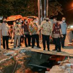 Walikota Medan, Bobby Nasution meninjau langsung pengerjaan drainase di Jalan Sei Belutu Kecamatan Medan Selayang, Kamis (6/1/2022) malam.
