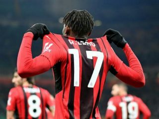 AC Milan berhasil menaklukkan AS Roma ketika kedua tim bersua di Stadion San Siro dalam lanjutan Liga Italia, Jumat (7/1/2022).