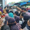 Pemko Medan melalui Dinas Perdagangan Kota Medan kembali menggelar operasi pasar murah minyak goreng di Pasar Marelan, Senin (20/1/2022).