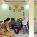 Puluhan warga Lingkungan I, Kelurahan Pasar Merah Barat mendatangi Kantor Camat Medan Kota, Jalan Asrama I, Senin (9/1/2022). Mereka melaporkan kinerja kepala lingkungan yang dinilai tidak maksimal.