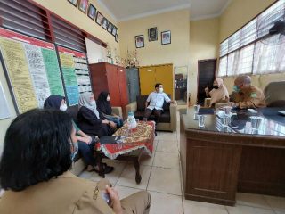 Wakil Ketua DPRD Medan, Ihwan Ritonga mendatangi SMPN 28 Medan, Jalan Karya Wisata, Kecamatan Medan Johor, Selasa pagi (11/1/2022).