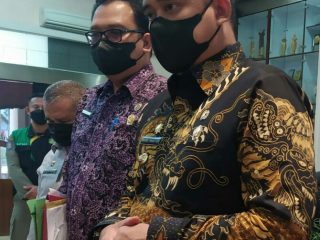 Walikota Medan, Bobby Afif Nasution akan memanggil oknum guru SMP Negeri 28 Medan, Refia Samosir yang diduga menghina salah satu peserta didik dengan menyebut miskin dan bodoh.