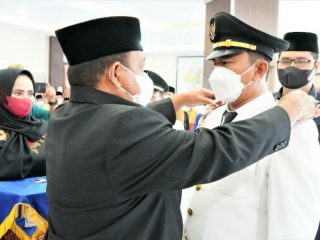 Bupati Langkat Terbit Rencana PA melantik 16 Pejabat Eselon II, III dan IV di lingkungan Pemkab Langkat di Ruang Pola Kantor Bupati Langkat, Stabat, Jum'at (14/1/2022).