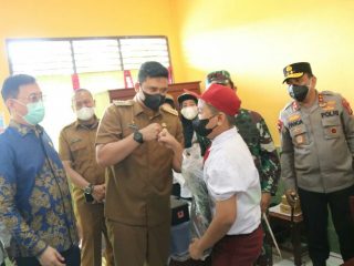 Walikota Medan, Bobby Afif Nasution menyaksikan kegiatan tersebut secara simbolis di SD Negeri 064024 di Jalan Prona I, Kelurahan PB Selayang II, Kecamatan Medan Selayang.