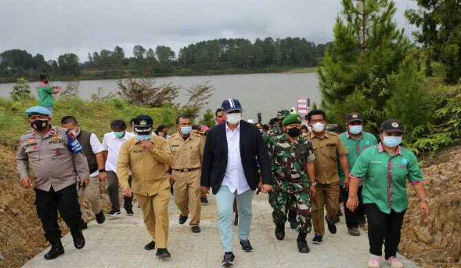 Komisaris Utama PT Indonesia Asahan Aluminium (Inalum) persero, Doni Monardo melakukan kunjungan kerja ke Kebun Raya Samosir dalam rangka mengakselerasi penghijauan Kawasan Danau Toba, kemarin