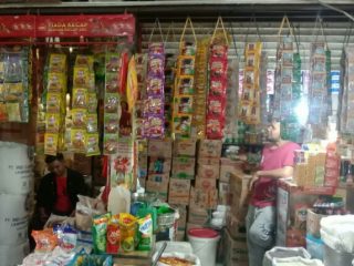 Minyak goreng harga Rp14. 000/kg langka di pasaran. Kebanyakan yang beredar di pasaran Rp19.000/kg.