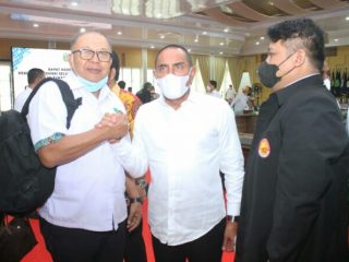 Ketum Pengprov FAJI Sumut Soekirman bersama Gubsu Edy Rahmayadi usai rakor cabor di Gubernuran, Jumat (21/1/2022).