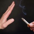 Ketika menghisap rokok maka asap tersebut akan tersimpan di saluran bronkial dan paru-paru yang kemudian akan berdampak pada pernapasan. Hal ini disebabkan oleh karbon monoksida yang dihirup dapat mengganggu oksigenasi tubuh.