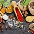 Pada dasarnya masakan yang kita makan akan terasa lebih nikmat jika diolah dengan bumbu dan rempah, namun bukan hanya kenikmatannya saja, hasil penelitian mengungkapkan 1 sendok the rempah yang ditambahkan kemasakan data mengurangi risiko stroke dan sakit jantung.