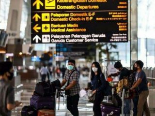 Satuan Tugas (Satgas) Penanganan Covid-19 resmi menghapus daftar 14 negara yang sempat dilarang masuk Indonesia karena sebaran varian Omicron