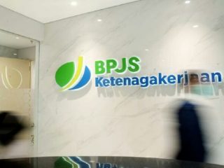 Menteri Ketenagakerjaan Ida Fauziyah menetapkan pembayaran manfaat jaminan hari tua atau JHT hanya dapat dicairkan saat usia peserta BPJS Ketenagakerjaan mencapai 56 tahun.