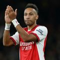 Penyerang Arsenal, Pierre-Emerick Aubameyang resmi bergabung ke Barcelona. Kepindahan tersebut berdasarkan cuitan jurnalis Italia, Fabrizio Romano di akun twitternya, @FabrizioRomano.