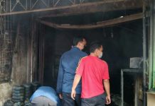 Satu unit rumah toko (ruko) berlantai II di Jalan Seroja, Keluruhan Sunggal, Kecamatan Medan Sunggal, terbakar, Rabu (2/2/2022) pagi.