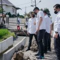 Mendapatkan laporan dari masyarakat terkait pemasangan u-ditch yang tidak beres di Jalan SMTK, Kelurahan Padang Bulan Selayang-I, Kecamatan Medan Selayang, Walikota Medan, Bobby Nasution langsung perintahkan Kadis PU Kota Medan Topan O Ginting segera menyelesaikannya.