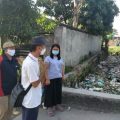 Warga Lingkungan VII Kelurahan Besar, Kecamatan Medan Labuhan keluhkan banjir yang kerap terjadi akibat penyempitan dan pedangkalan parit akibat lumpur dan sampah.
