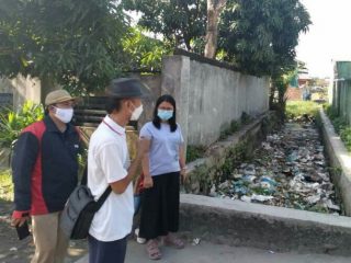 Warga Lingkungan VII Kelurahan Besar, Kecamatan Medan Labuhan keluhkan banjir yang kerap terjadi akibat penyempitan dan pedangkalan parit akibat lumpur dan sampah.