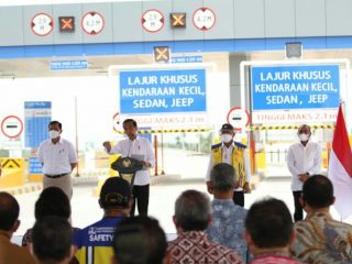 Presiden Joko Widodo (Jokowi) meresmikan jalan tol Binjai-Langsa Seksi 1 Binjai-Stabat langsung dari Gerbang Tol Stabat, Kecamatan Stabat, Kabupaten Langkat, Sumatera Utara.