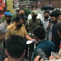 Sejumlah mahasiswa dan pemuda mengatasnamakan Lintas Kajian Kaum Gerakan ( LINKKAR ) Sumatera Utara melakukan aksi damai di depan Kantor Walikota, Jalan Maulana Lubis, Senin (7/2/2022).