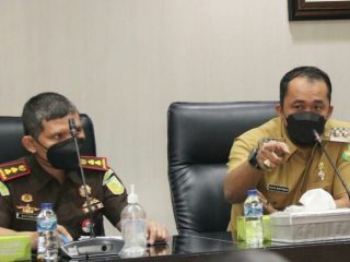 Jajaran personel PT PLN (persero) diminta lebih transparan terkait Pajak Penerangan Jalan Umum (PPJU). Akibatnya kontribusi yang diterima Pemko Medan dari sektor tersebut sangat minim.