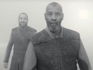 Denzel Washington berperan sebagai Lord Macbeth
