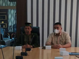 Kadis Perhubungan Kota Medan Iswar Lubis didampingi Kabid Parkir (baju coklat)