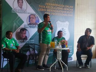Ketua BPD HIPMI Sumut, Ade Jona P saat memberikan paparan dalam diskusi PSMS Medan di Stadion Cafe Sabtu sore (12/2/2022)