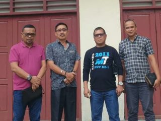 Bupati Labuhanbatu Selatan, Edimin mengunjungi Kantor LBH PWI Sumut di Jalan Adinegoro No 4 Medan, Sabtu (12/2/2022).