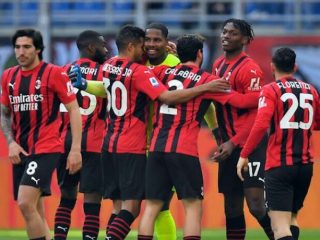 Gol Rafael Leao ke gawang Sampdoria memanfaatkan umpan langsung penjaga gawang M Maignan di menit ke delapan di pertandingan lanjutan Liga Italia pekan 25 di Stadion San Siro, Minggu (13/2/2022)