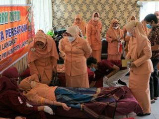 Pengurus Dharma Wanita Persatuan (DWP) Kabupaten Langkat menggelar workshop pembuatan cookies pada pertemuan bulanan, di Ruang Pola Kantor Bupati, Stabat, Rabu (16/2/2022).