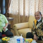 Plt Bupati Langkat, Syah Afandin menerima kunjungan Kepala Kantor Pertanahan Negara Kabupaten Langkat, Fachrul Husin di Kantor Bupati Langkat, Stabat, Jumat (18/2/2022).