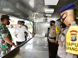 Gubernur Sumatera Utara (Sumut) Edy Rahmayadi bersama Panglima Daerah Militer (Pangdam) I/Bukit Barisan Mayjen TNI Hassanudin meresmikan sekaligus meninjau ruang isolasi terpadu dan kesiapan tenaga kesehatan untuk penangan Covid-19 di Asrama Haji Medan, Jalan AH Nasution Medan, Senin (21/2/2022).