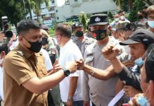 Walikota Medan, Bobby Afif Nasution siap menindaklanjuti keluhan para supir angkutan kota (angkot) yang mengeluhkan gratisnya ongkos Bus Trans Metro Deli sampai saat ini.