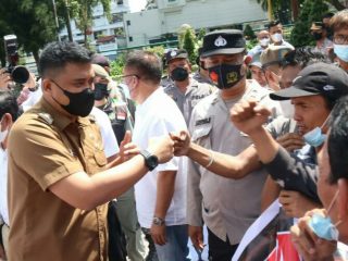 Walikota Medan, Bobby Afif Nasution siap menindaklanjuti keluhan para supir angkutan kota (angkot) yang mengeluhkan gratisnya ongkos Bus Trans Metro Deli sampai saat ini.