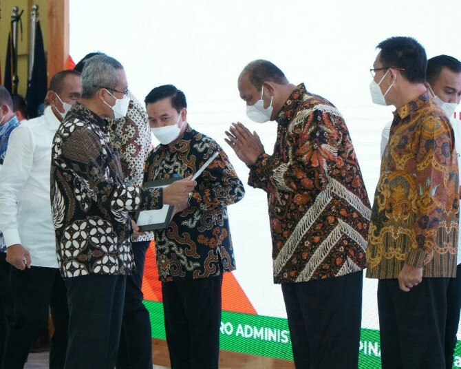 Pemkab Langkat menerima penghargaan dari Komisi Pemberantas Korupsi (KPK) sebagai penyelamat aset bergerak dengan kuantitas terbanyak 2021.