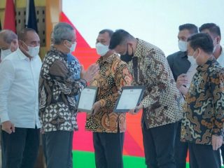 Pemko Medan menerima penghargaan dari Komisi Pemberantasan Korupsi (KPK) atas capaian yang dilakukan sebagai nilai penyelamatan aset tidak bergerak terbesar 2021.