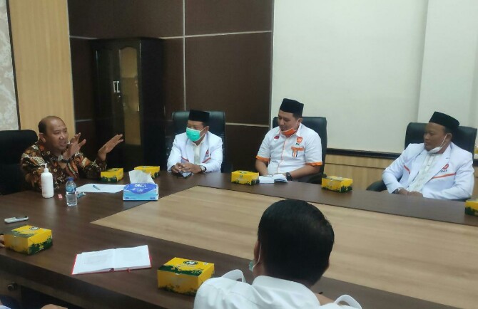 Plt Bupati Langkat, Syah Afandin menerima audiensi Pengurus DPD Partai Keadilan Sejahtera (PKS) Kabupaten Langkat di Kantor Bupati Langkat, Rabu (23/2/2022)