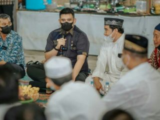 Walikota Medan, Bobby Nasution saat bertemu warga Kecamatan Medan Amplas, Kamis (24/2/2022)