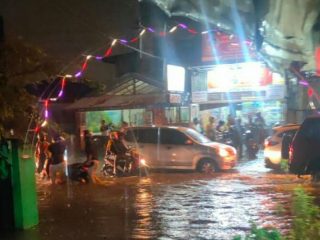Banjir yang terjadi di Jalan Bahagia By Pass