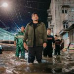 Walikota Medan, Bobby Nasution menemukan sendimen drainase yang masih tinggi saat memantau banjir yang melanda Kota Medan, Senin dini hari (28/2/2022).