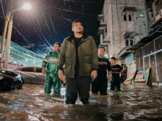 Walikota Medan, Bobby Nasution menemukan sendimen drainase yang masih tinggi saat memantau banjir yang melanda Kota Medan, Senin dini hari (28/2/2022).