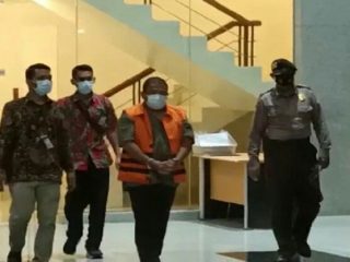 Penyidik Komisi Pemberantasan Korupsi (KPK) memperpanjang penahanan Bupati Langkat Nonaktif, Terbit Rencana Perangin-Angin. Terbit yang kini di tahan di rumah tahanan (rutan) KPK pada Pomdam Jaya Guntur akan ditahan selama 40 hari ke depan hingga 19 Maret 2022