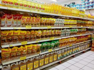 Tim Satuan Tugas (Satgas) Pangan Sumatera Utara menemukan sekitar 1,1 juta kg minyak goreng (migor) kemasan B, tertumpuk dalam gudang produsen di Kabupaten Deli Serdang, Jumat (18/2/2022).