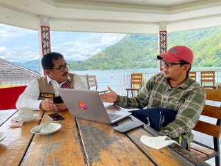 Dewan Pembina Yayasan MASI, Fatwa Fadhillah (kanan) saat berbincang dengan Kepala BPBD Sumut Abdul Haris Lubis, belum lama ini.