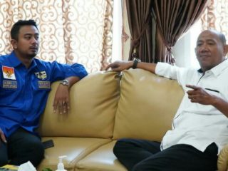 Plt Bupati Langkat, Syah Afandin saat bertemu Ketua KNPI Langkat di Kantor Bupati Langkat, Rabu (2/3/2022). Foto:ist