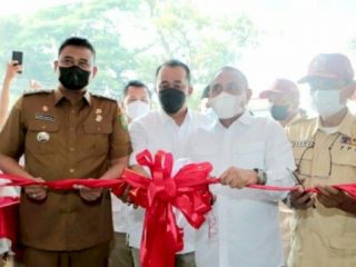 Peresmian kantor yang dirangkai dengan kegiatan HUT ke-14 Partai Gerindra Sumut tersebut digelar dengan sederhana dan juga disertai bakti sosial pembagian sembako kepada masyarakat.